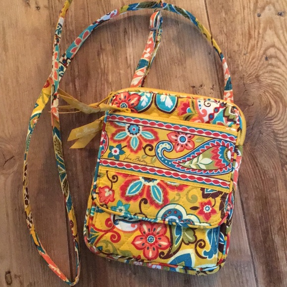 Vera Bradley Handbags - Vera Bradley Provençal kiss crossbody